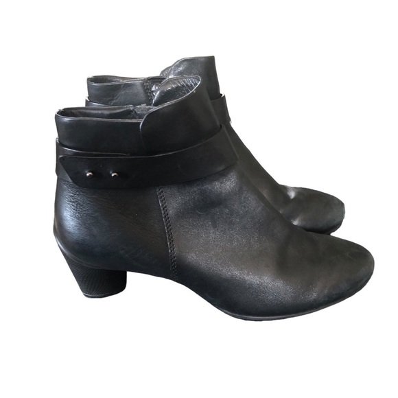 ECCO Sculptured 45 Ankle Bootie 6-6.5 Butter Soft Leather Black Dark Acadamia - Picture 7 of 7